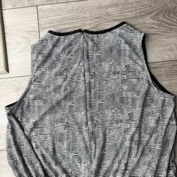 VINCE CAMUTO Sleeveless Scale
Stretchy Imprint Jumpsuit - Picture 10 of 14